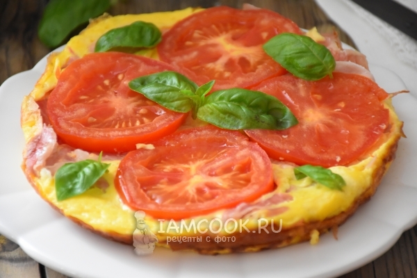 Снимка на омлет със шунка и домати