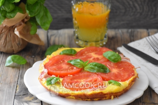 Ein Rezept für ein Omelett mit Schinken und Tomaten