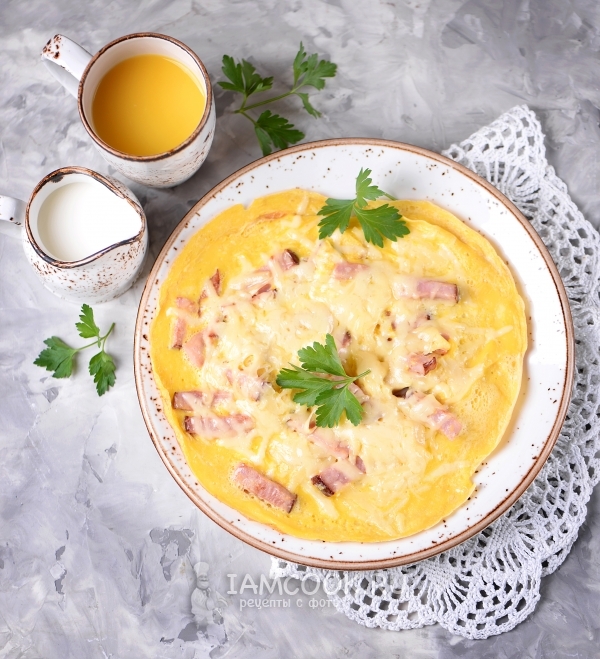 Recept za omlet s pršutom i sirom u tavi