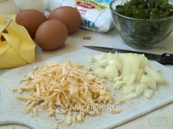 切洋葱和磨碎奶酪