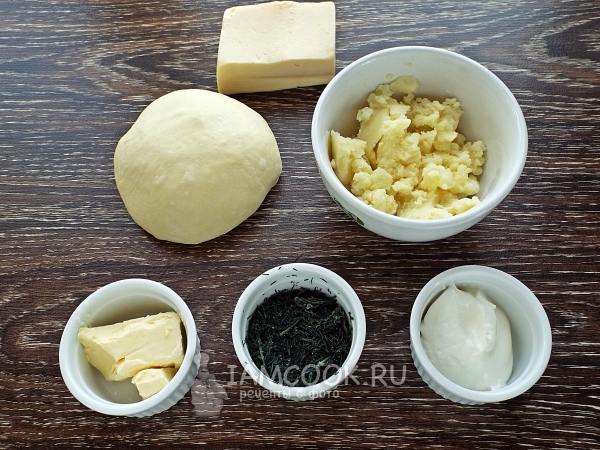 Ingredients for the Ossetian pie in a frying pan