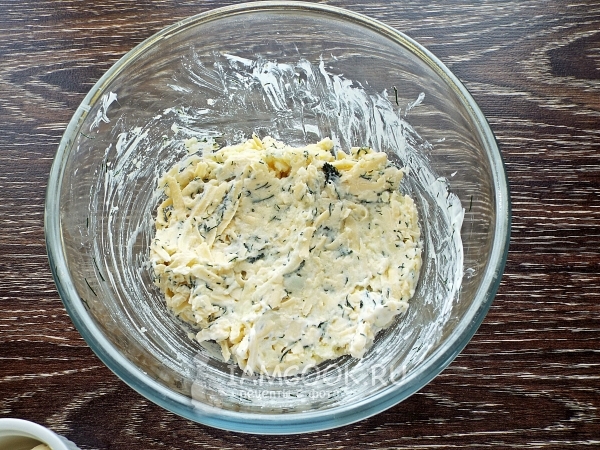 Revuelva el relleno de queso
