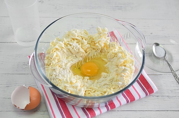 Egg with margarine and flour