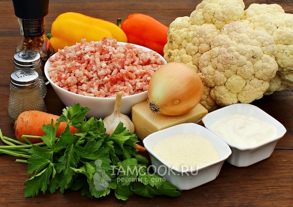 المكونات للطاجن الخضروات مع اللحم المفروم في الفرن