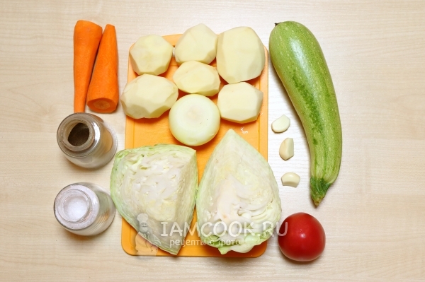 מרכיבים לתבשיל ירקות מקישואים, תפוחי אדמה וכרוב