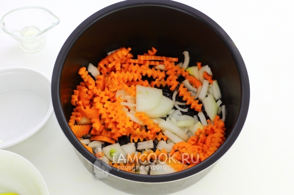 Paista sipulit porkkanoilla