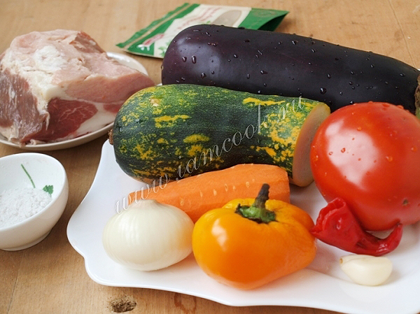 חומרים לתבשיל ירקות עם בשר