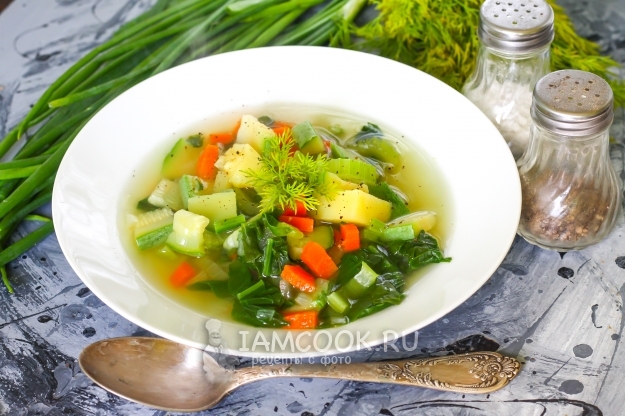 Resep untuk sup sayuran dengan seledri dan bayam