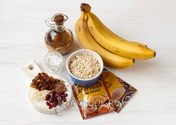 المكونات لملفات تعريف الارتباط دقيق الشوفان الغذائية مع الموز