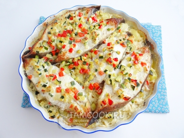 אופים דגים עם ירקות בתנור