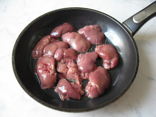 平底锅里的肝脏