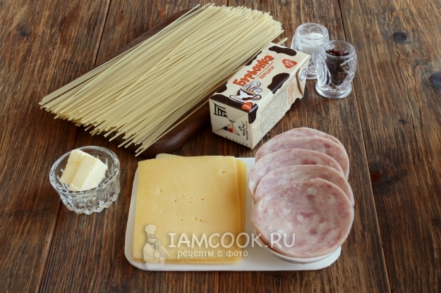 Sastojci za tjesteninu s sirom, šunkom i vrhnjem