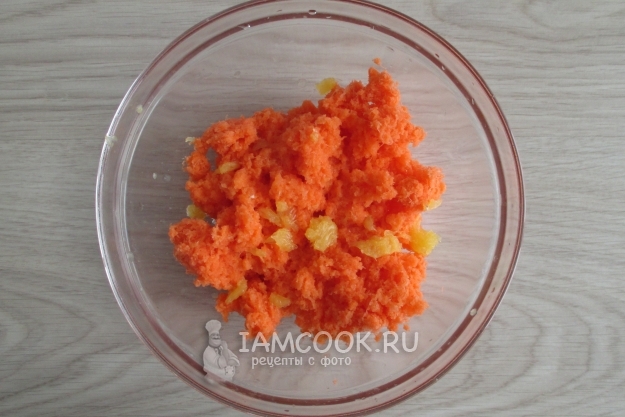 Spojte pomerančový džus a mrkev