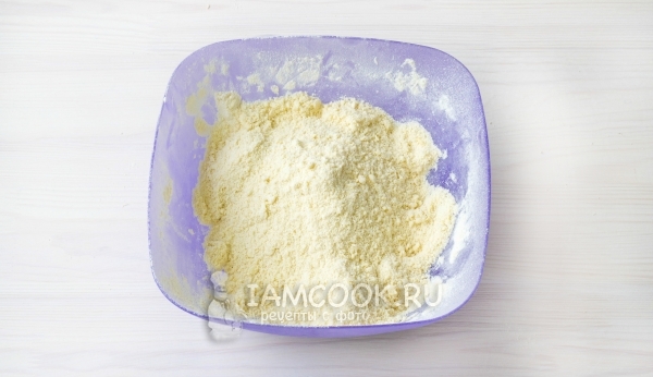 Rub oil with flour