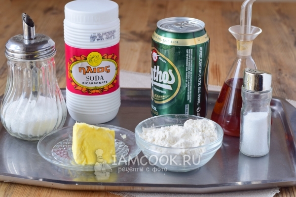 Zutaten für Kekse auf Bier und Margarine