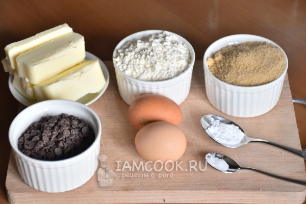 Ingredienser til cookies med chokolade dråber
