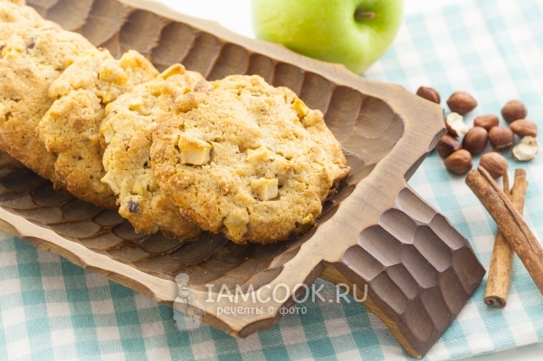 Photo of a cookie with apples and nuts