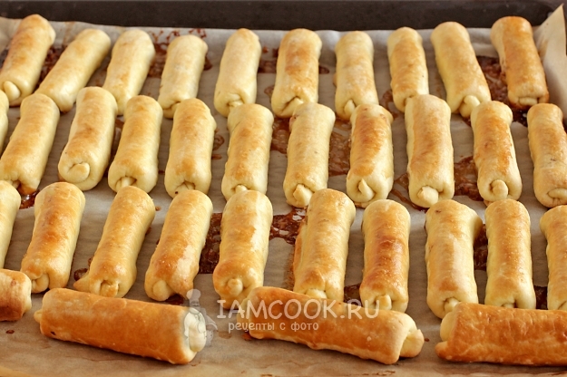饼干“香烟”与坚果在亚美尼亚风格的照片