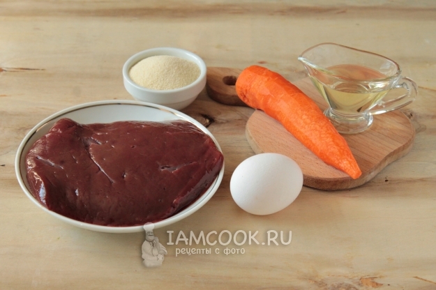 Ingredienser til leverpandekager med gulerødder
