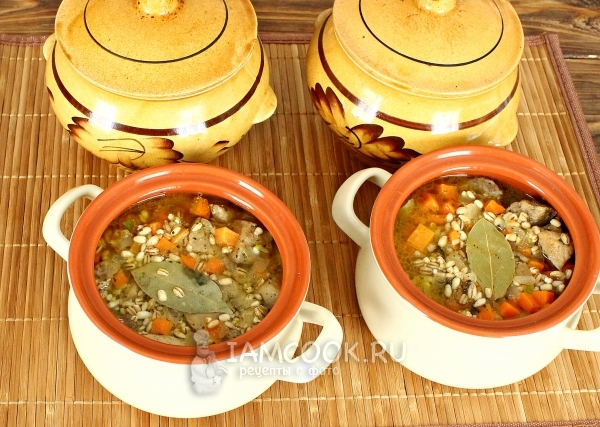 Pearl barley with meat in pots