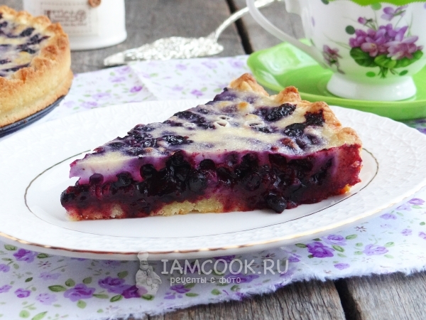 Shortbread cake with blueberry
