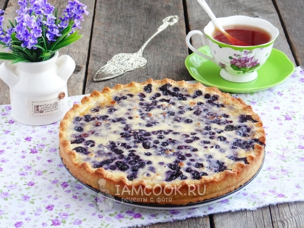 Photo of short pie with blueberry