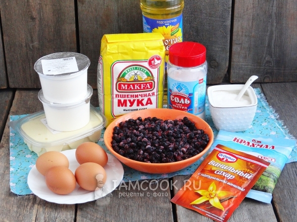 Ingredients for shortbread pie with blueberry