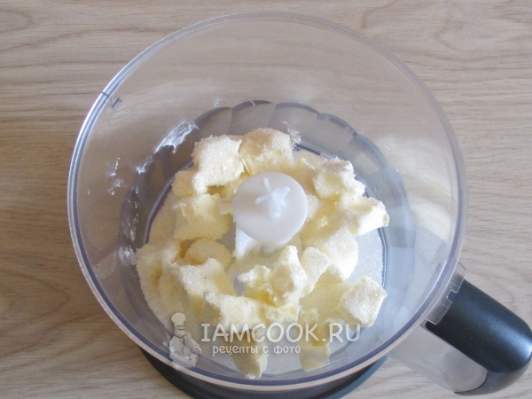 Masukkan mentega dan gula ke dalam blender