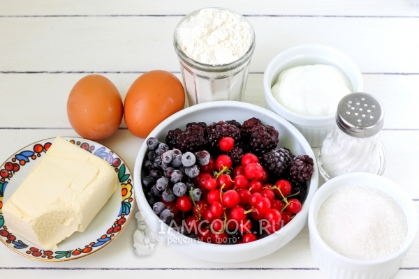 Ingredienser til shortcake med bær og creme creme