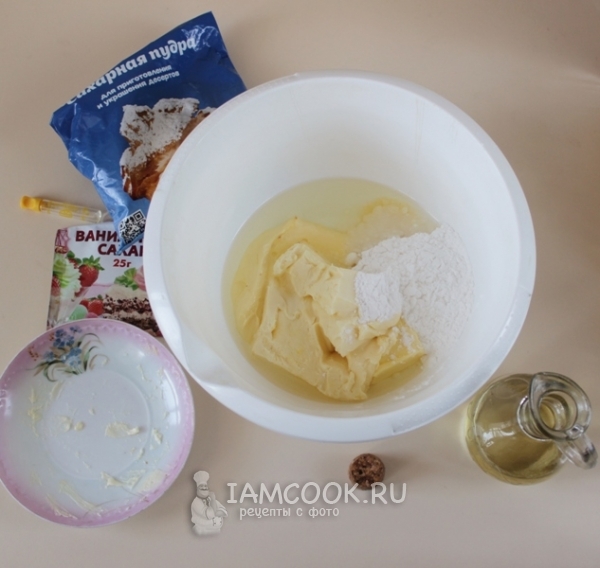 Kombiner smør og pulveriseret sukker
