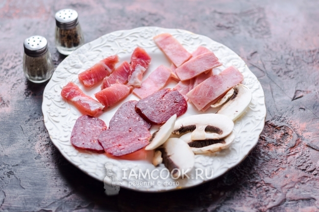 قطع اللحم المنتجات شبه المصنعة والفطر