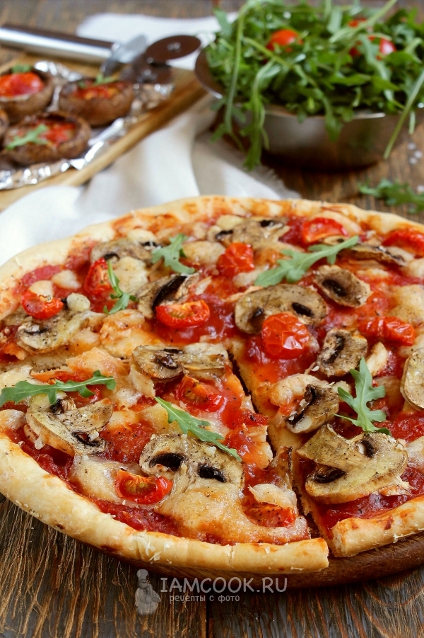Resep untuk pizza dengan jamur dan keju