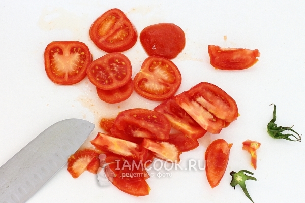 Vystřihněte rajčata