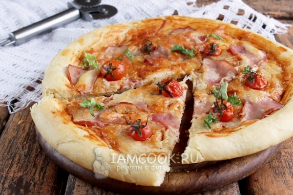 תמונה של פיצה עם בשר חזיר