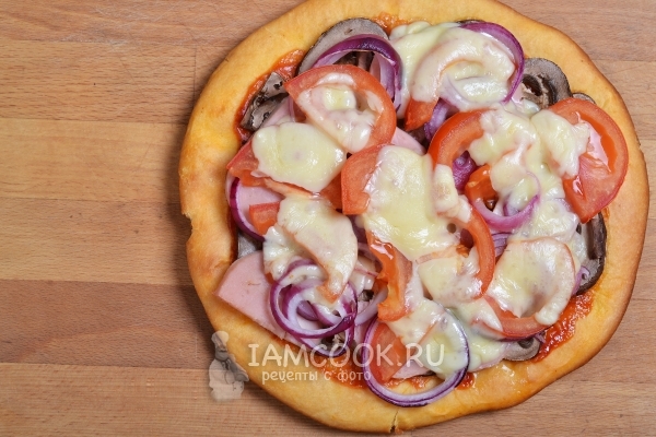 Resepti pizzalle kinkkua ja sieniä