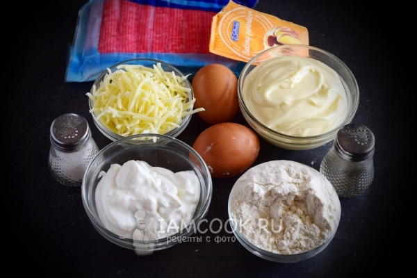Ingredienser til tærte fra flydende dej på mayonnaise