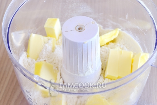 Combine la mantequilla con la harina