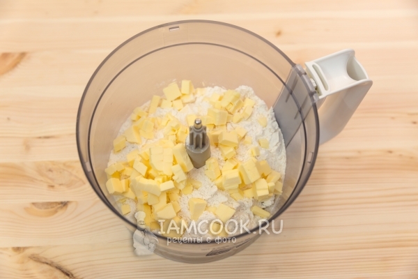 Campurkan mentega dengan tepung