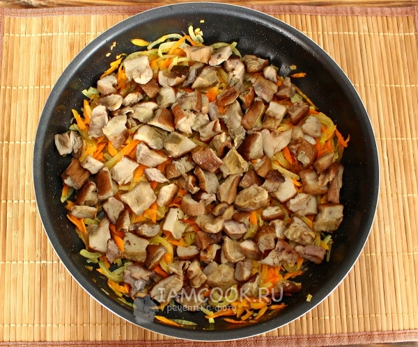 炒蘑菇和胡萝卜