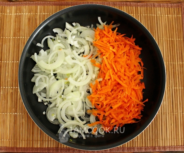 Onions and carrots in a frying pan