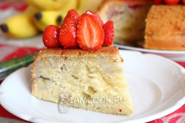 Opskriften på en tærte med jordbær og bananer