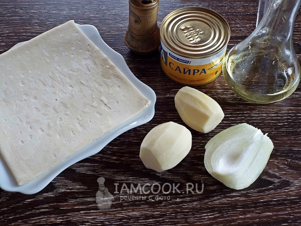 Ingredientes para pastel con conservas de saurio y patatas