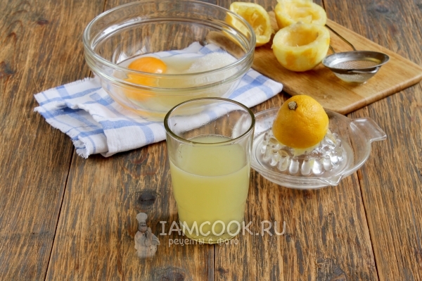 Spremere il succo di limone