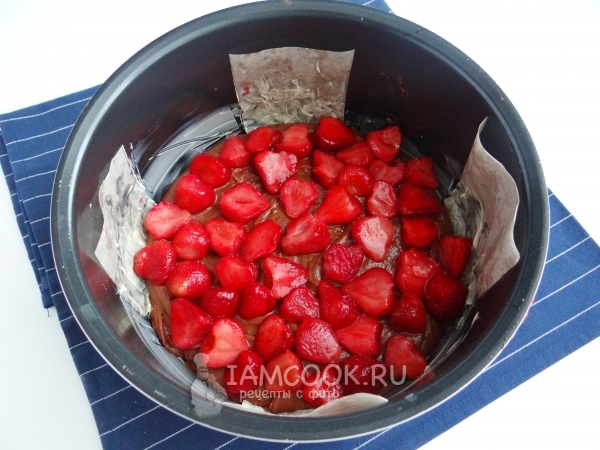 Βάλτε τις φράουλες στη ζύμη