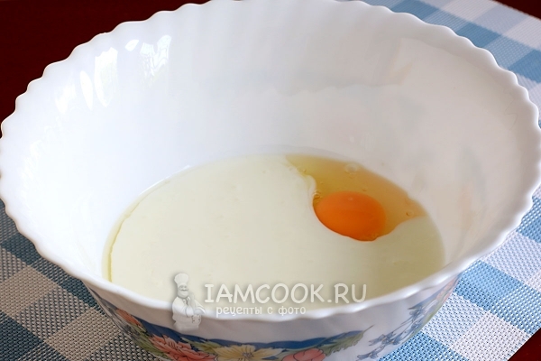 Combine the egg with yogurt