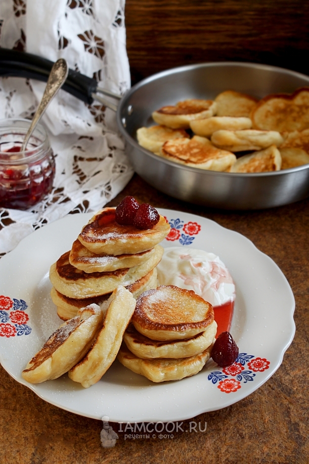The recipe for lavish pancakes on sour milk with yeast