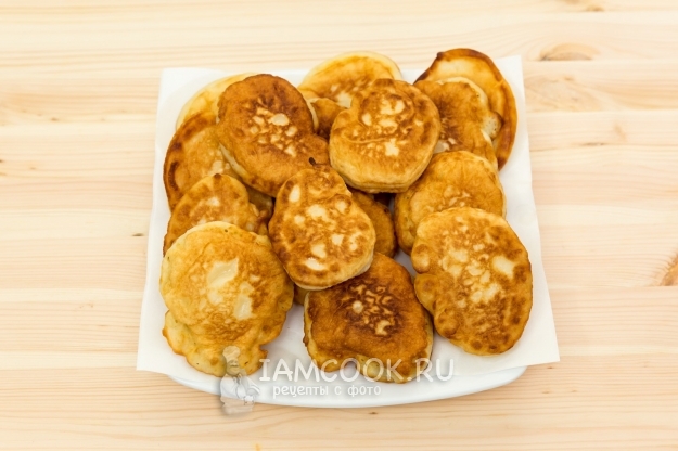 Klar overdådige pandekager med varm kefir