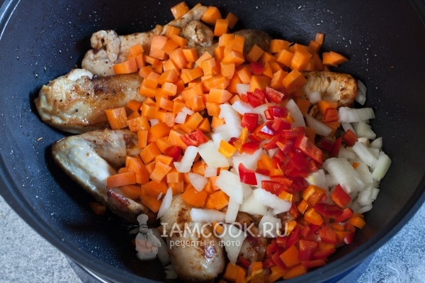 Βάλτε τα λαχανικά στο κοτόπουλο