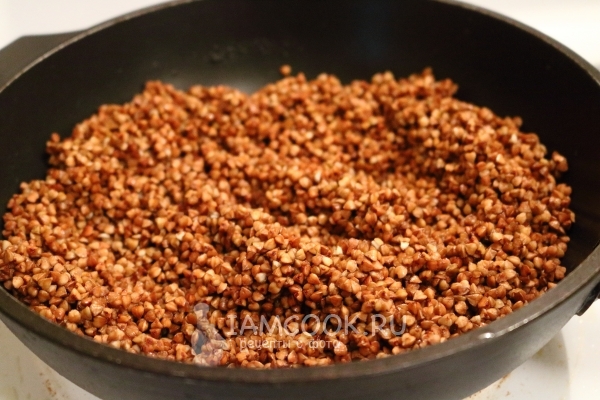 Dry the buckwheat in a frying pan