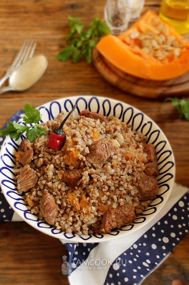 Η συνταγή για το pilau από το φαγόπυρο με κρέας και κολοκύθα